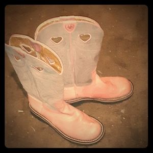 ARIAT BOOTS